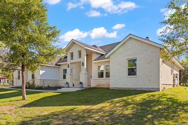 1401 Hartfield Rd, Seguin, TX 78155