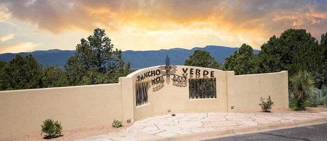 12 Los Pecos Trail, Tijeras, NM 87059