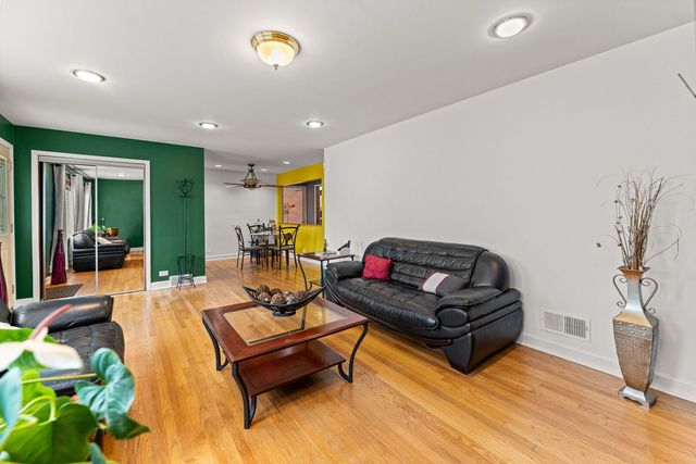 913 E 162nd Place, South Holland, IL 60473