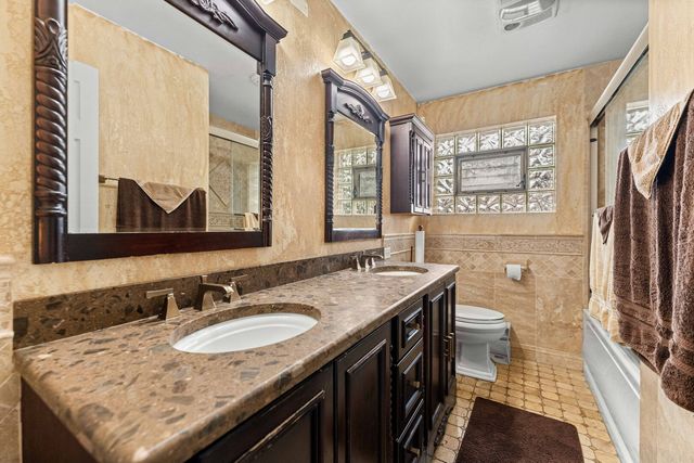 913 E 162nd Place, South Holland, IL 60473