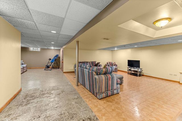 913 E 162nd Place, South Holland, IL 60473