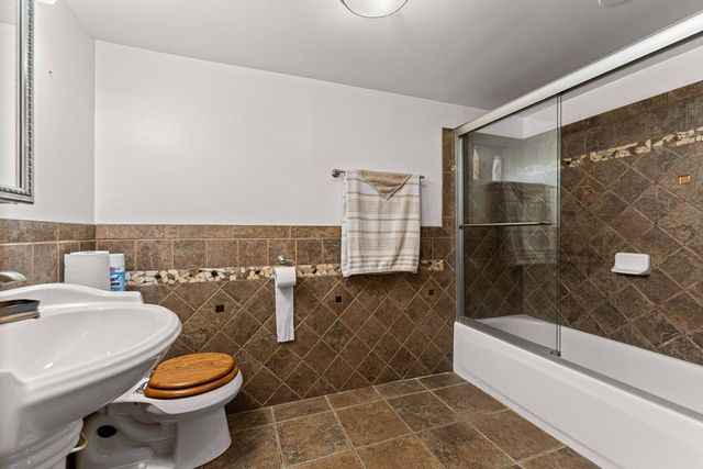 913 E 162nd Place, South Holland, IL 60473