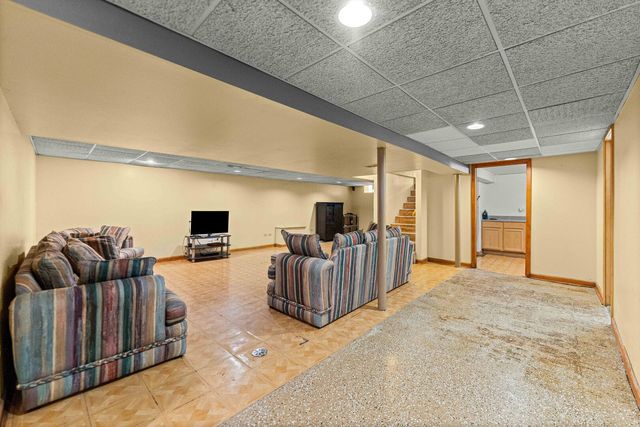913 E 162nd Place, South Holland, IL 60473