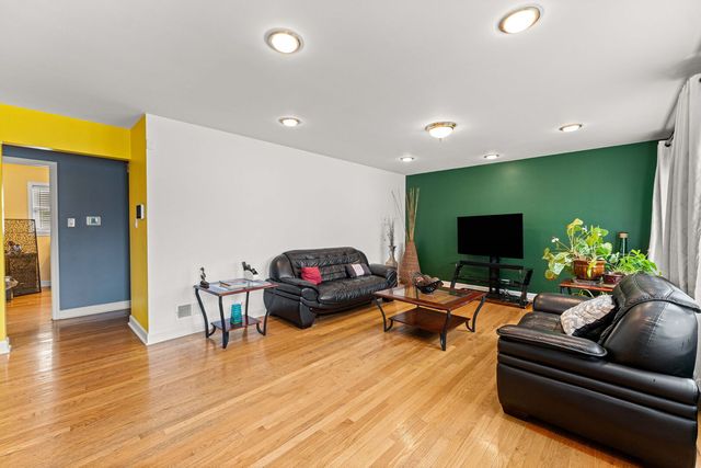 913 E 162nd Place, South Holland, IL 60473