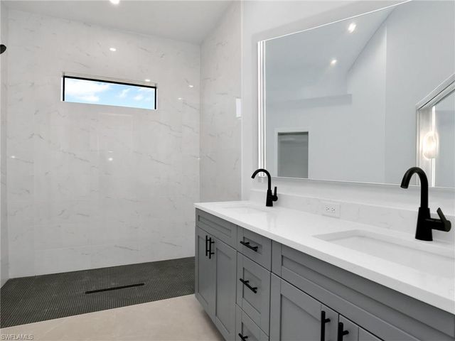 125 NW 24th AVE, Cape Coral, FL 33993