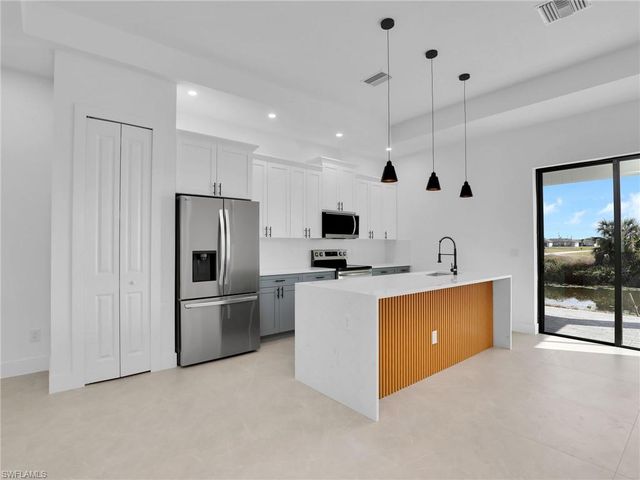 125 NW 24th AVE, Cape Coral, FL 33993