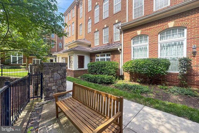 4463A BEACON GROVE CIR #702A, Fairfax, VA 22033
