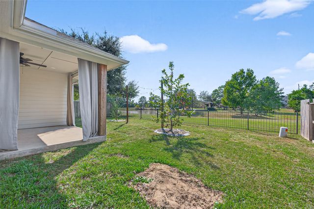 723 Hinsdale, Magnolia, TX 77354