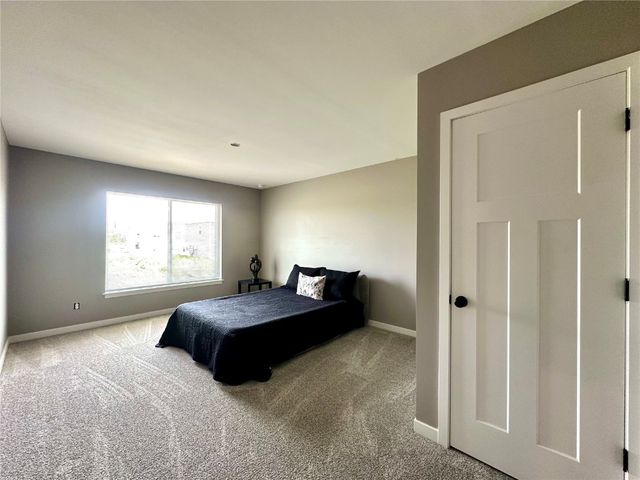 914 Juneberry Drive, Palo, IA 52324