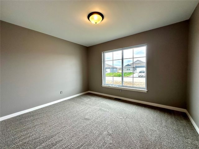 914 Juneberry Drive, Palo, IA 52324