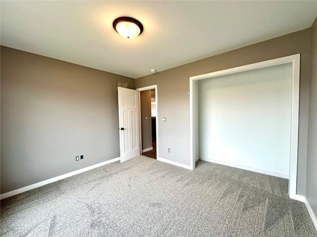 914 Juneberry Drive, Palo, IA 52324