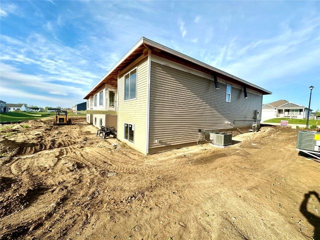 914 Juneberry Drive, Palo, IA 52324