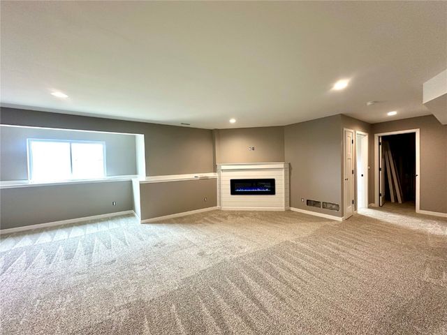 914 Juneberry Drive, Palo, IA 52324