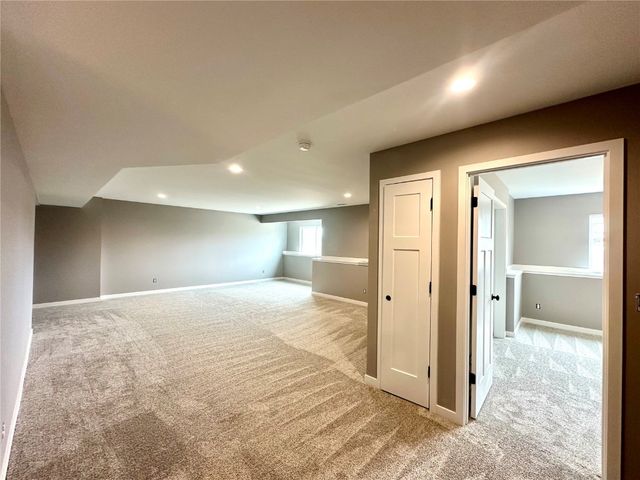 914 Juneberry Drive, Palo, IA 52324