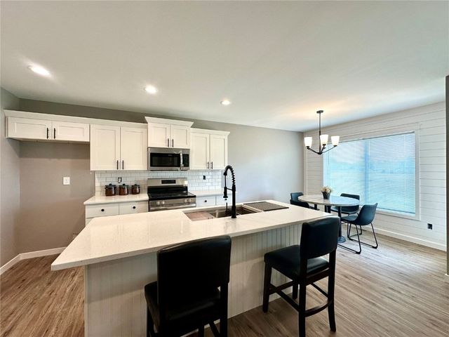 914 Juneberry Drive, Palo, IA 52324