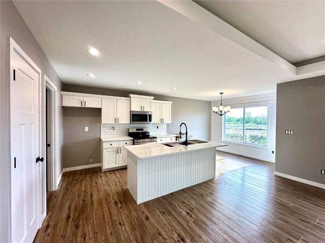 914 Juneberry Drive, Palo, IA 52324