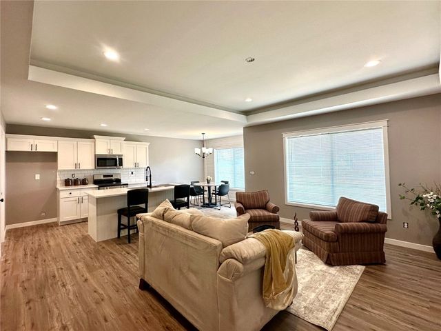 914 Juneberry Drive, Palo, IA 52324