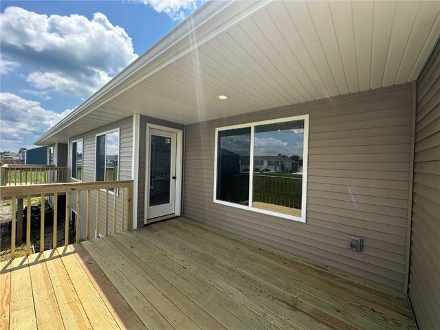 914 Juneberry Drive, Palo, IA 52324