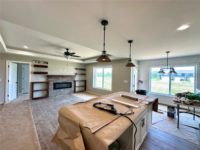 914 Juneberry Drive, Palo, IA 52324