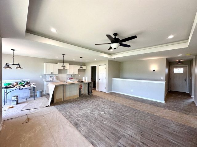 914 Juneberry Drive, Palo, IA 52324