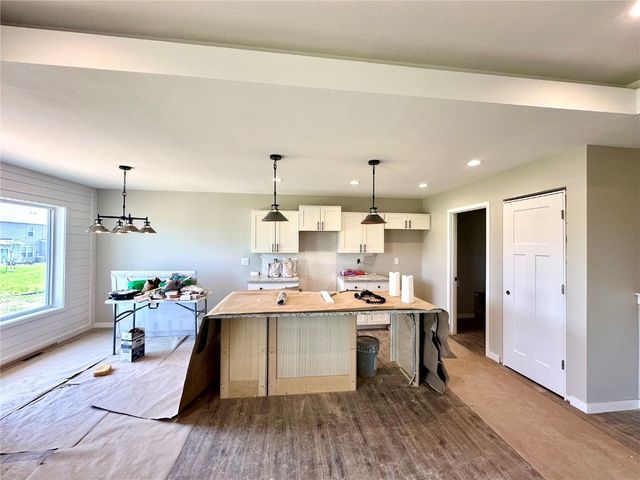 914 Juneberry Drive, Palo, IA 52324