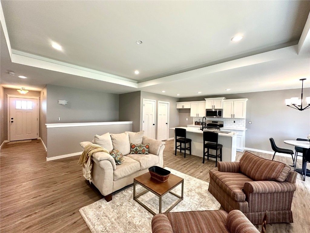 914 Juneberry Drive, Palo, IA 52324