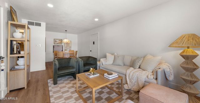 8649 E ROYAL PALM Road 213, Scottsdale, AZ 85258