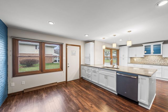 2595 W 65th Avenue, Merrillville, IN 46410