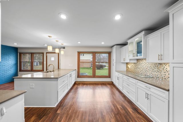 2595 W 65th Avenue, Merrillville, IN 46410