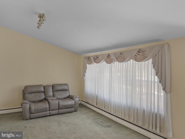 155 LOCUST AVE W, Hamilton, NJ 08610