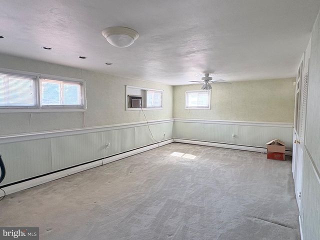155 LOCUST AVE W, Hamilton, NJ 08610