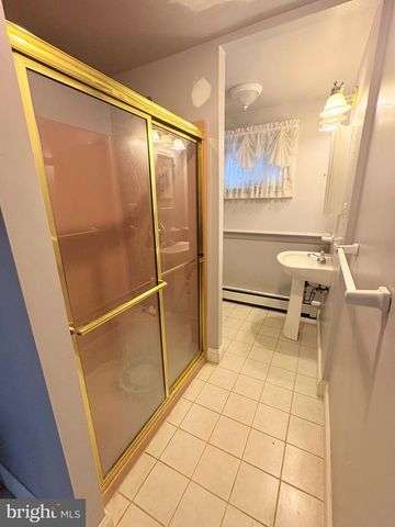 155 LOCUST AVE W, Hamilton, NJ 08610