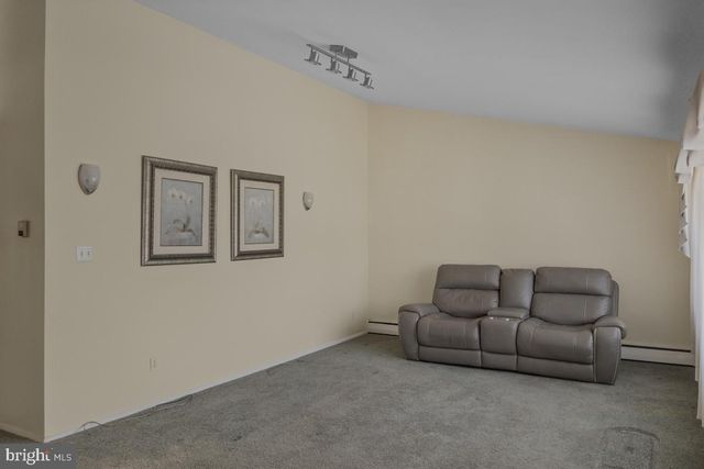 155 LOCUST AVE W, Hamilton, NJ 08610