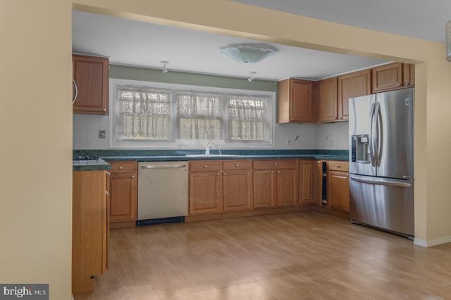155 LOCUST AVE W, Hamilton, NJ 08610