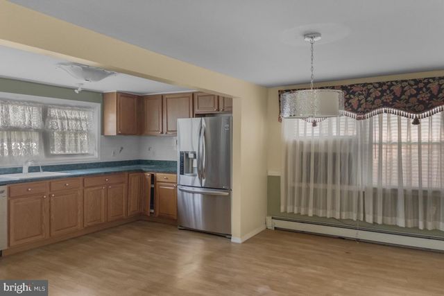 155 LOCUST AVE W, Hamilton, NJ 08610