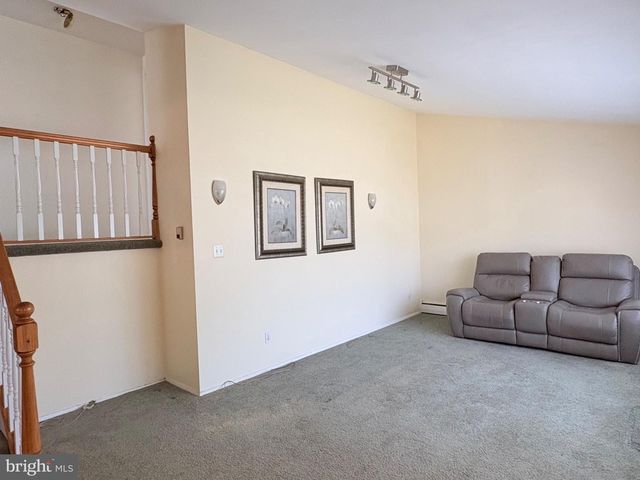 155 LOCUST AVE W, Hamilton, NJ 08610