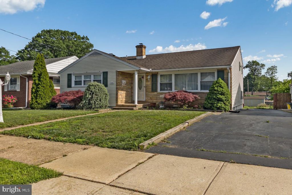 155 LOCUST AVE W, Hamilton, NJ 08610