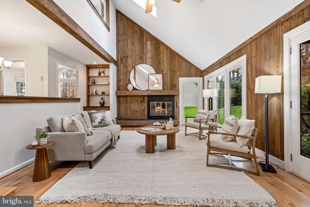 7921 OAK HOLLOW LN, Fairfax Station, VA 22039