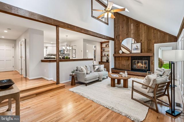 7921 OAK HOLLOW LN, Fairfax Station, VA 22039