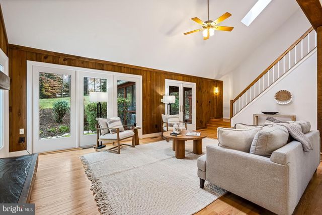 7921 OAK HOLLOW LN, Fairfax Station, VA 22039