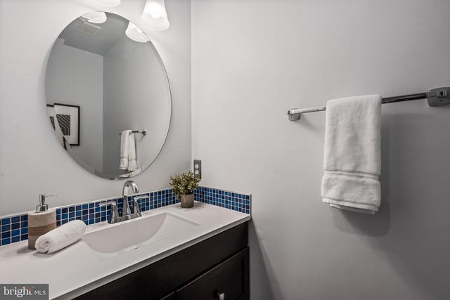 7921 OAK HOLLOW LN, Fairfax Station, VA 22039