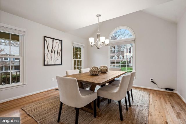 7921 OAK HOLLOW LN, Fairfax Station, VA 22039