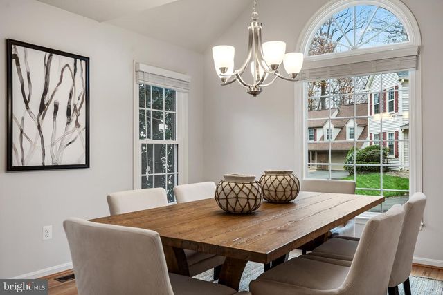 7921 OAK HOLLOW LN, Fairfax Station, VA 22039