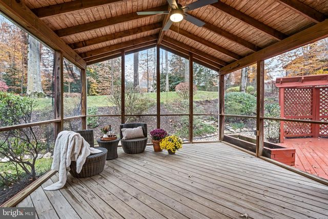 7921 OAK HOLLOW LN, Fairfax Station, VA 22039