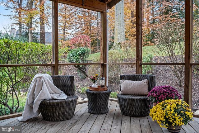 7921 OAK HOLLOW LN, Fairfax Station, VA 22039