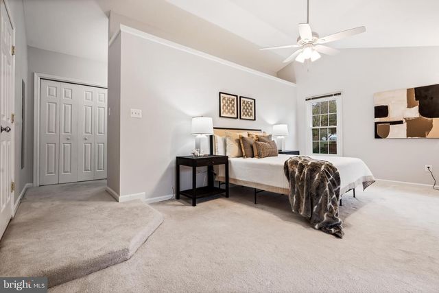 7921 OAK HOLLOW LN, Fairfax Station, VA 22039