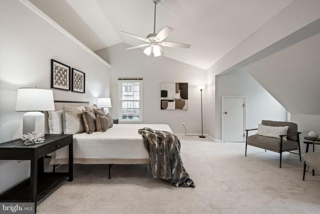 7921 OAK HOLLOW LN, Fairfax Station, VA 22039