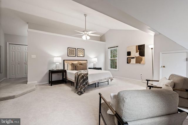 7921 OAK HOLLOW LN, Fairfax Station, VA 22039