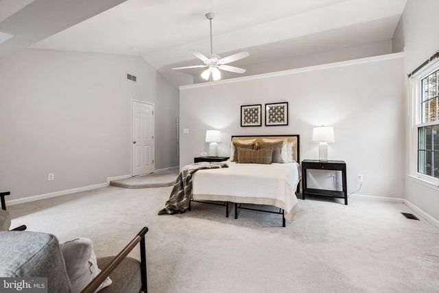 7921 OAK HOLLOW LN, Fairfax Station, VA 22039