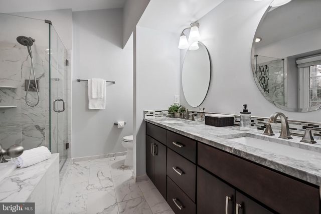 7921 OAK HOLLOW LN, Fairfax Station, VA 22039